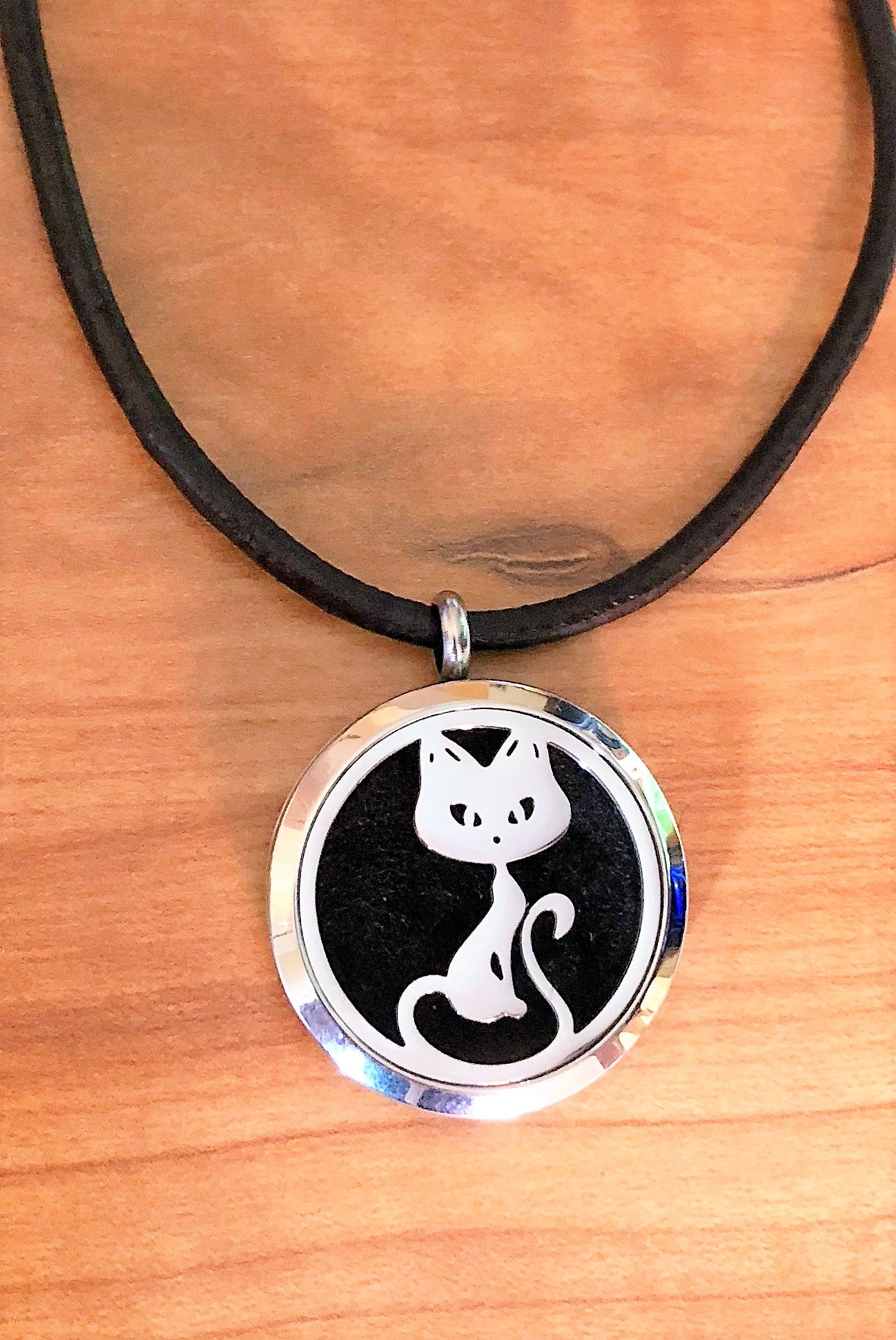 Cat - Essential Oil Diffuser Necklace