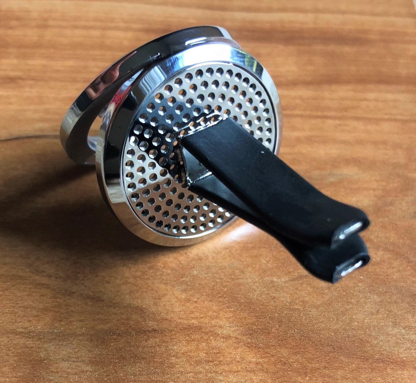 Dove 1 - Essential Oil Diffuser Car Vent Clip