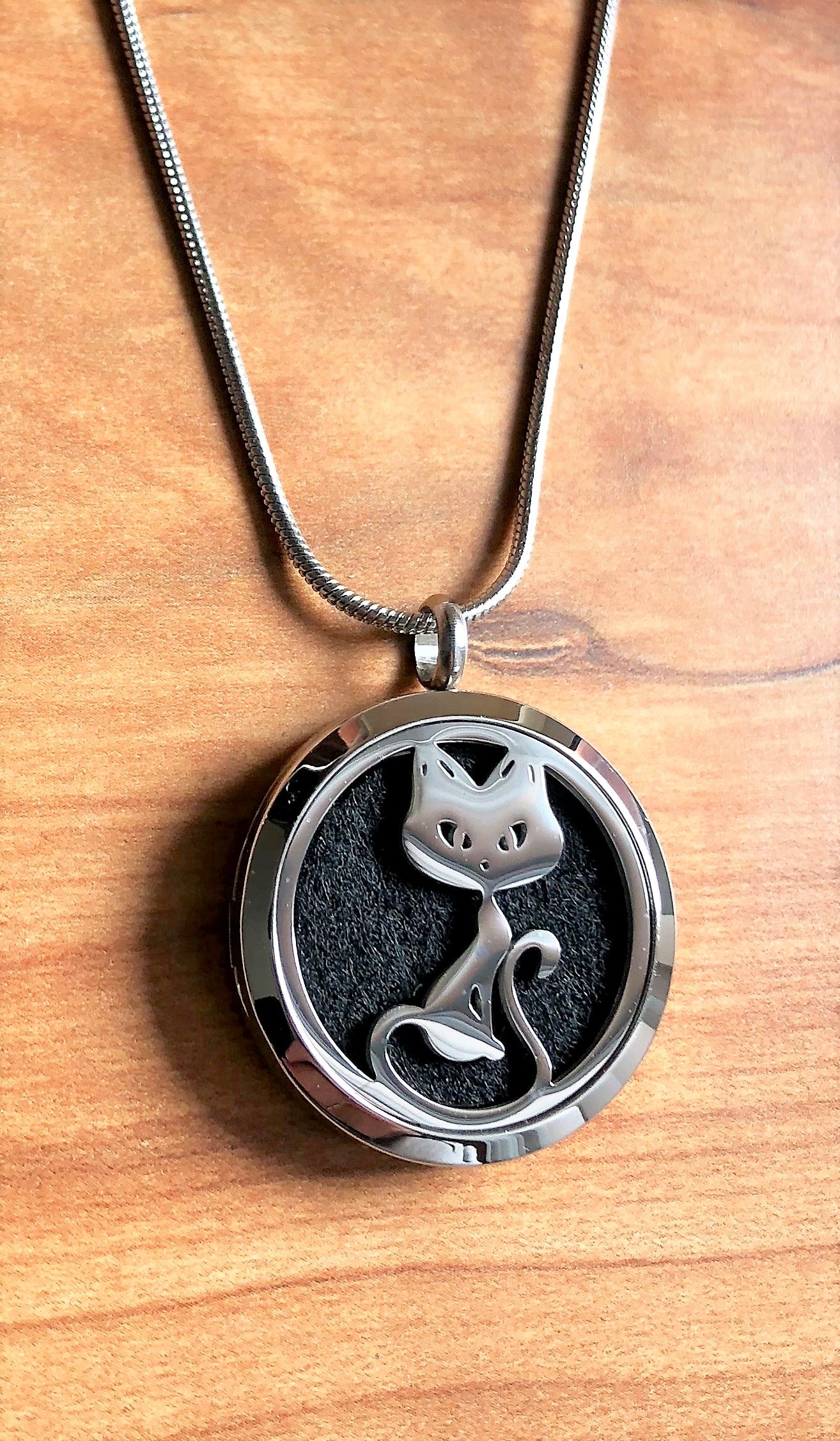 Cat - Essential Oil Diffuser Necklace